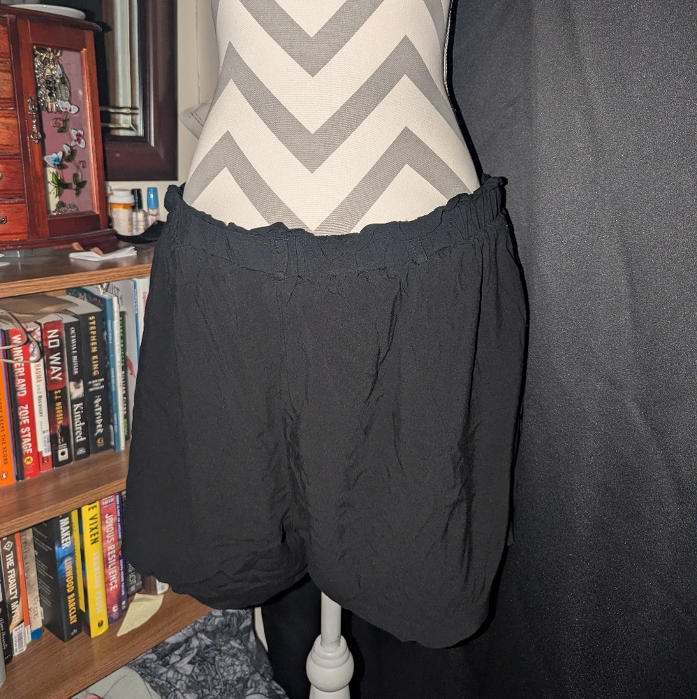 Torrid 12 Paper Bag Shorts Crepe